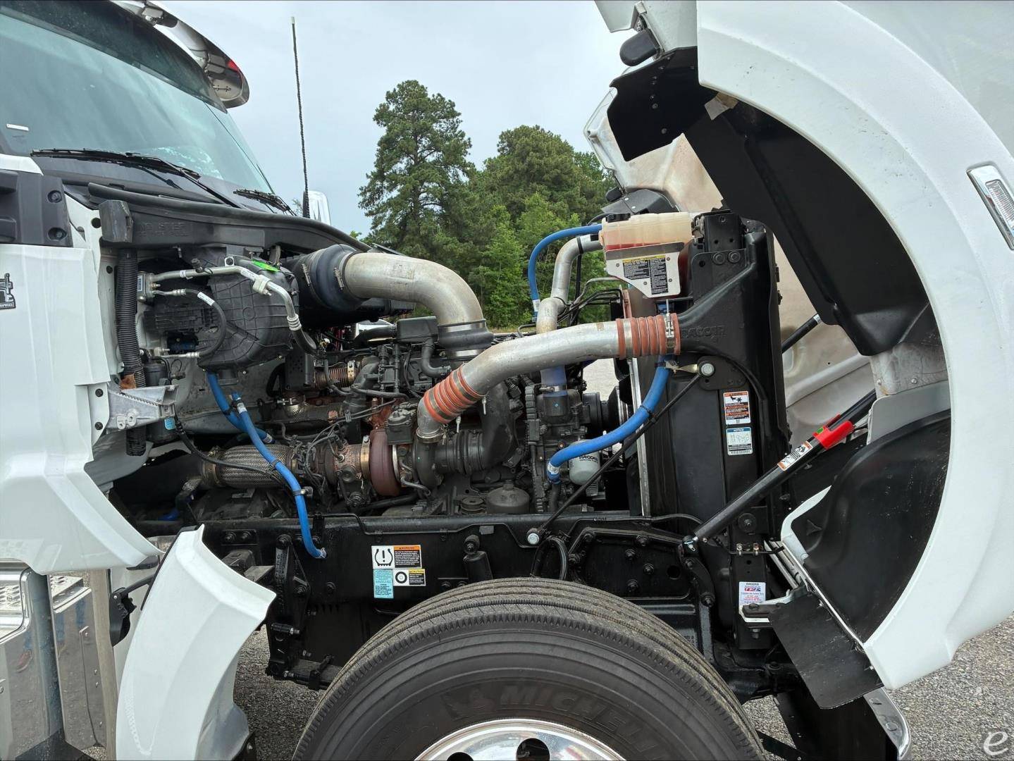 2025 Kenworth W990