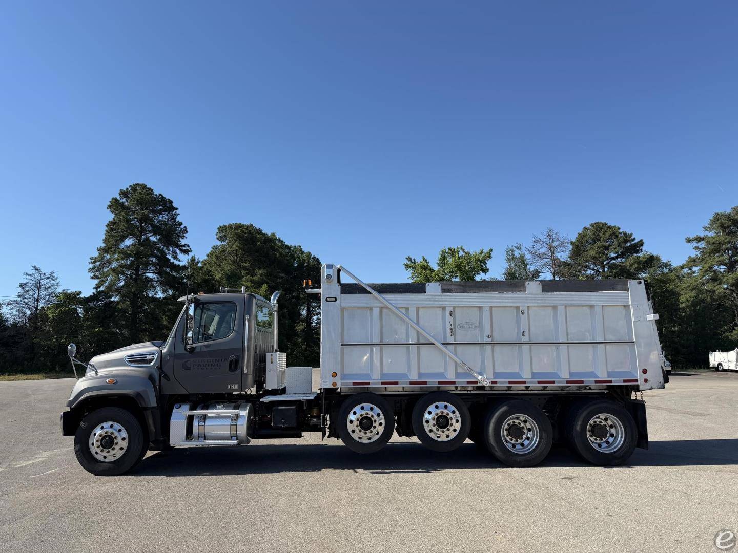 2016 Freightliner 114SD