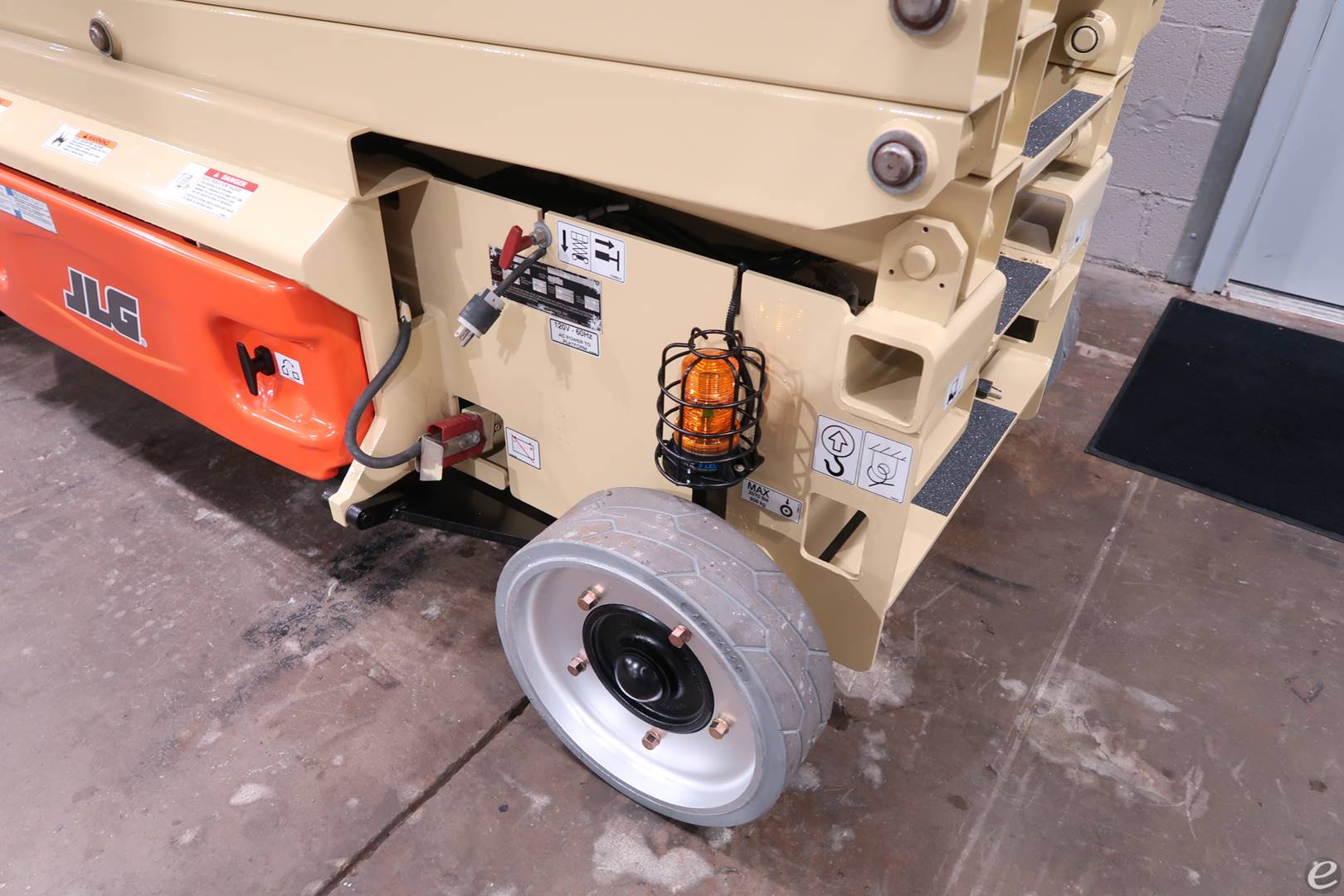 2015 JLG 3246ES