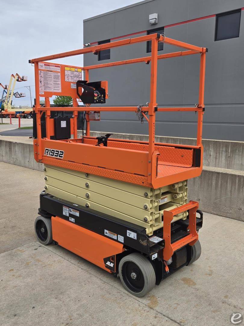 2023 JLG R1932