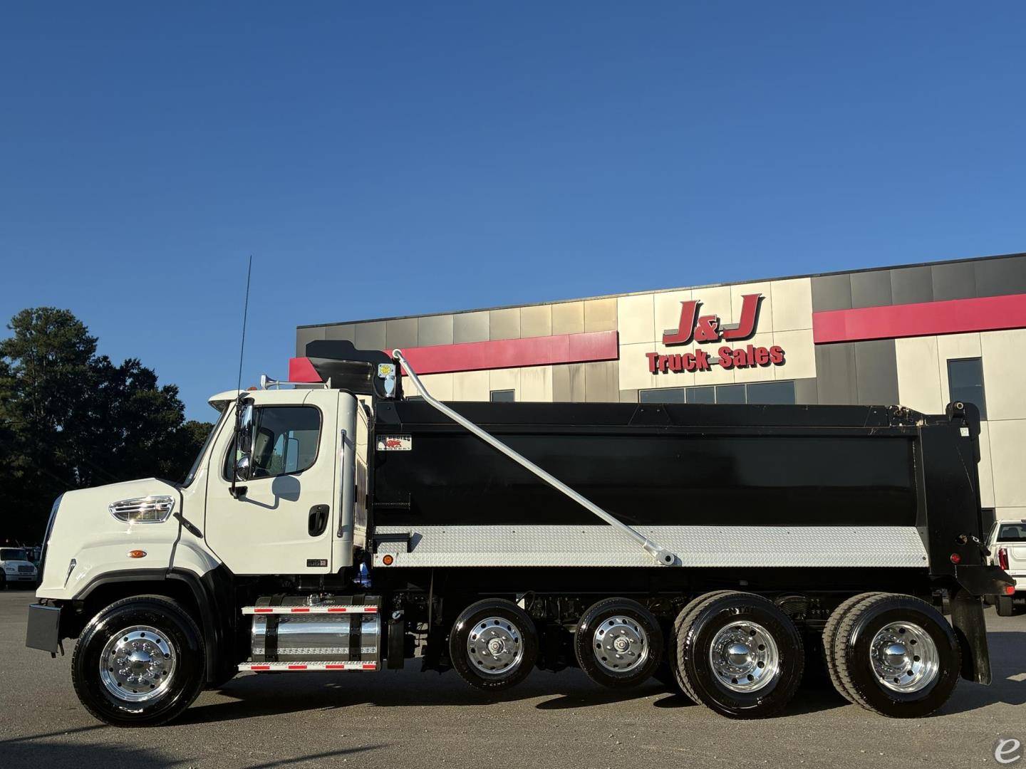2023 Freightliner 108SD