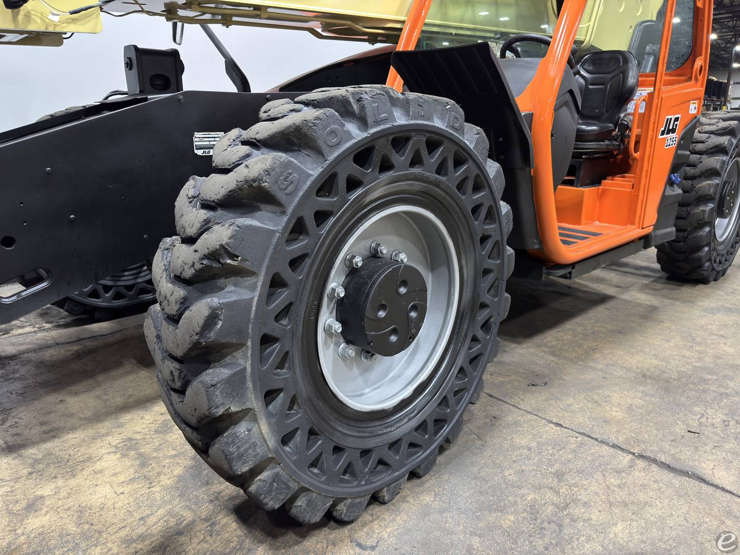 2017 JLG 1255
