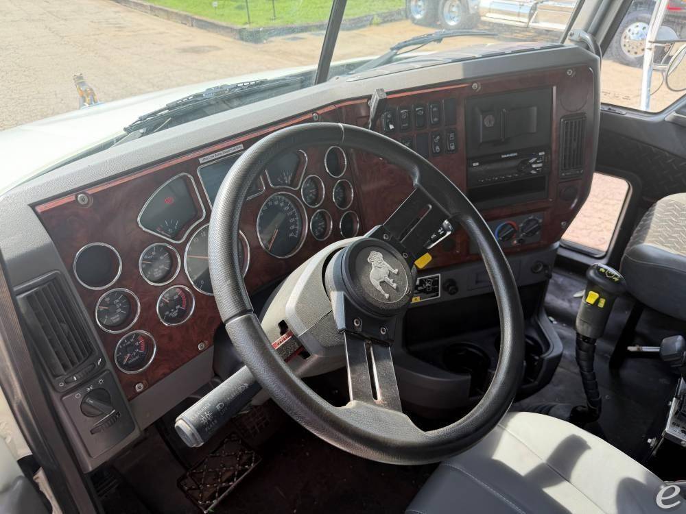 2017 Mack GRANITE GU713