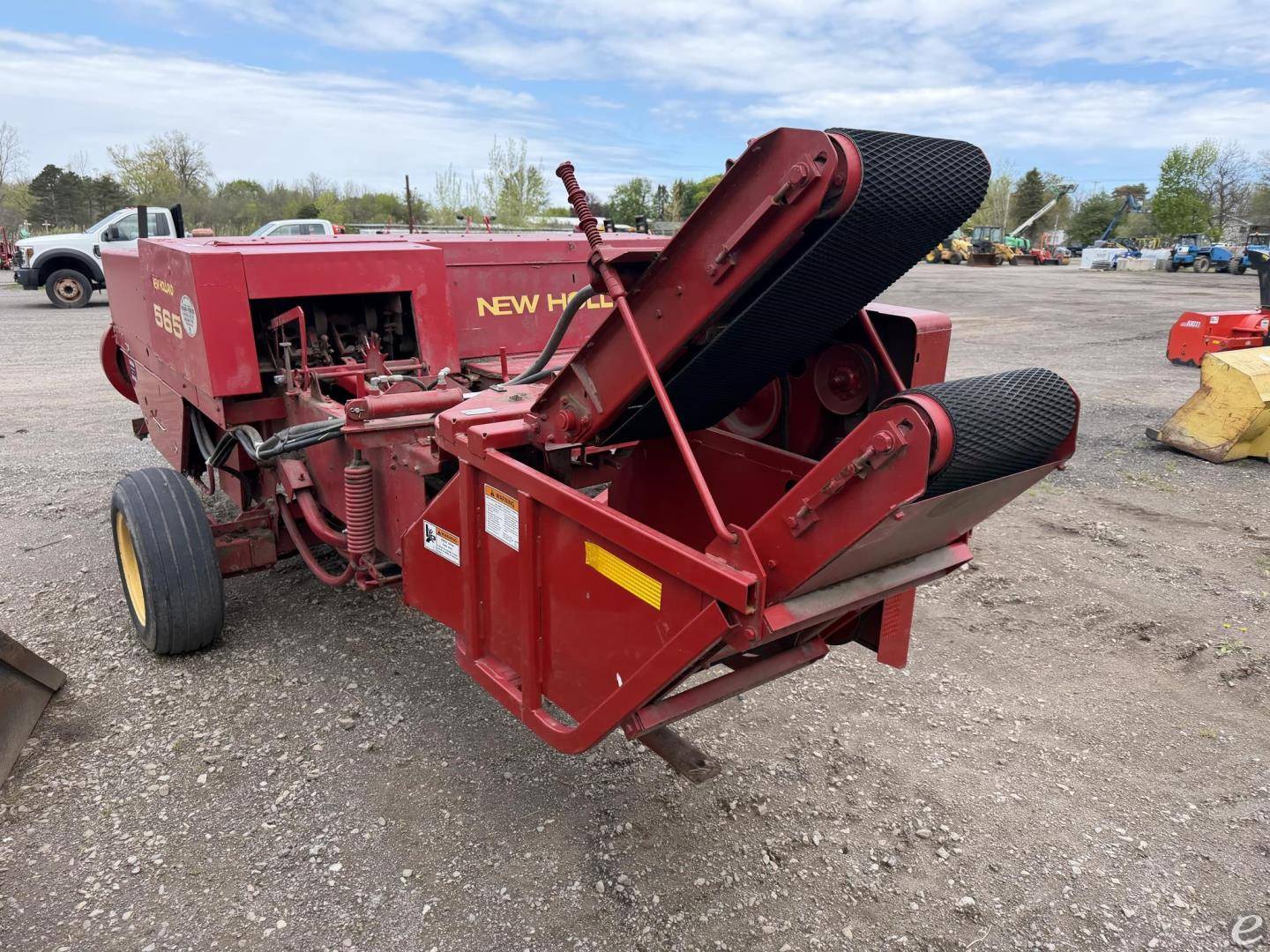 1999 New Holland 565