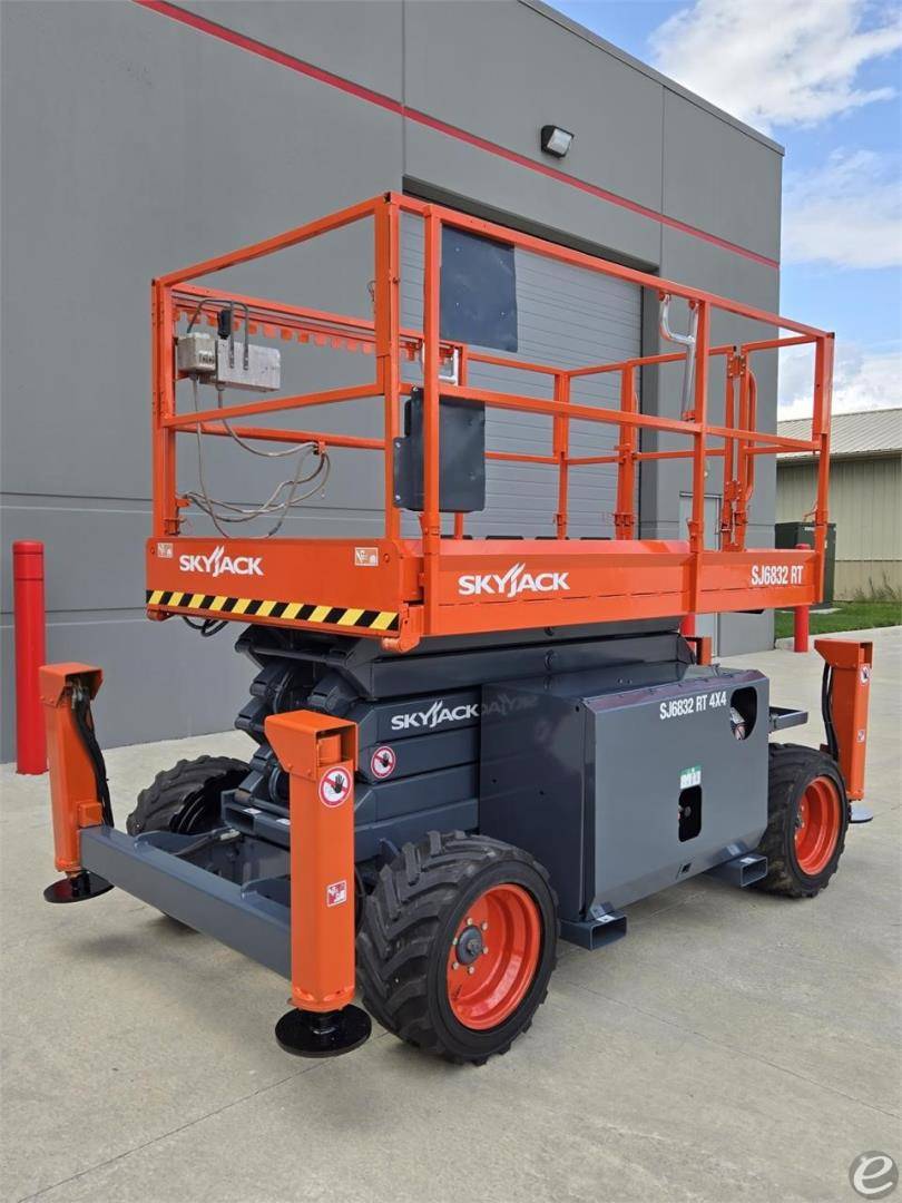 2014 Skyjack SJ6832RT Dual Fuel Scissor Lift - 123Forklift
