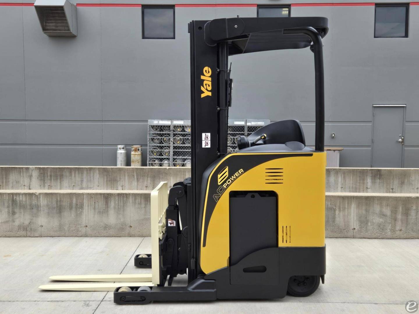 2018 Yale NR045EB Electric Reach Tr...
