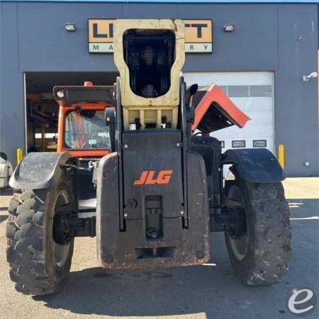 2018 JLG 1055