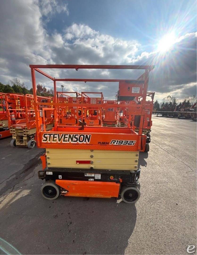 2021 JLG R1932i