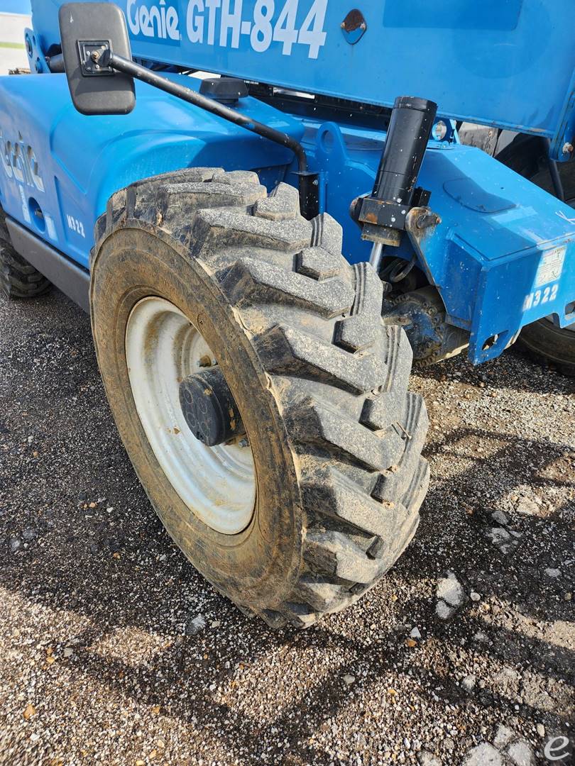 2015 Genie 844