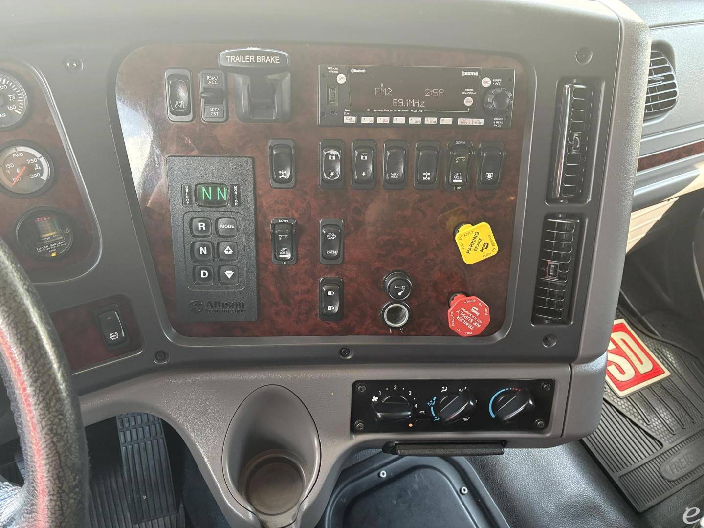 2023 Freightliner 108SD