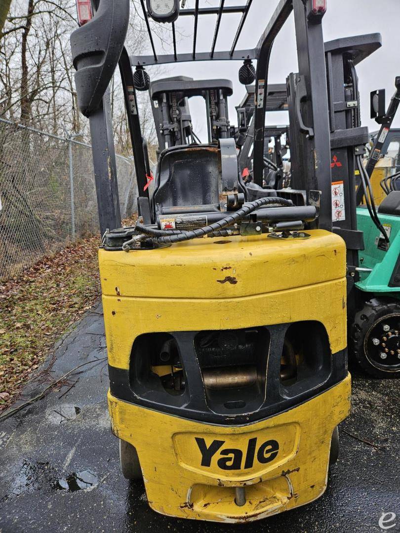 2011 Yale GLC040SVX