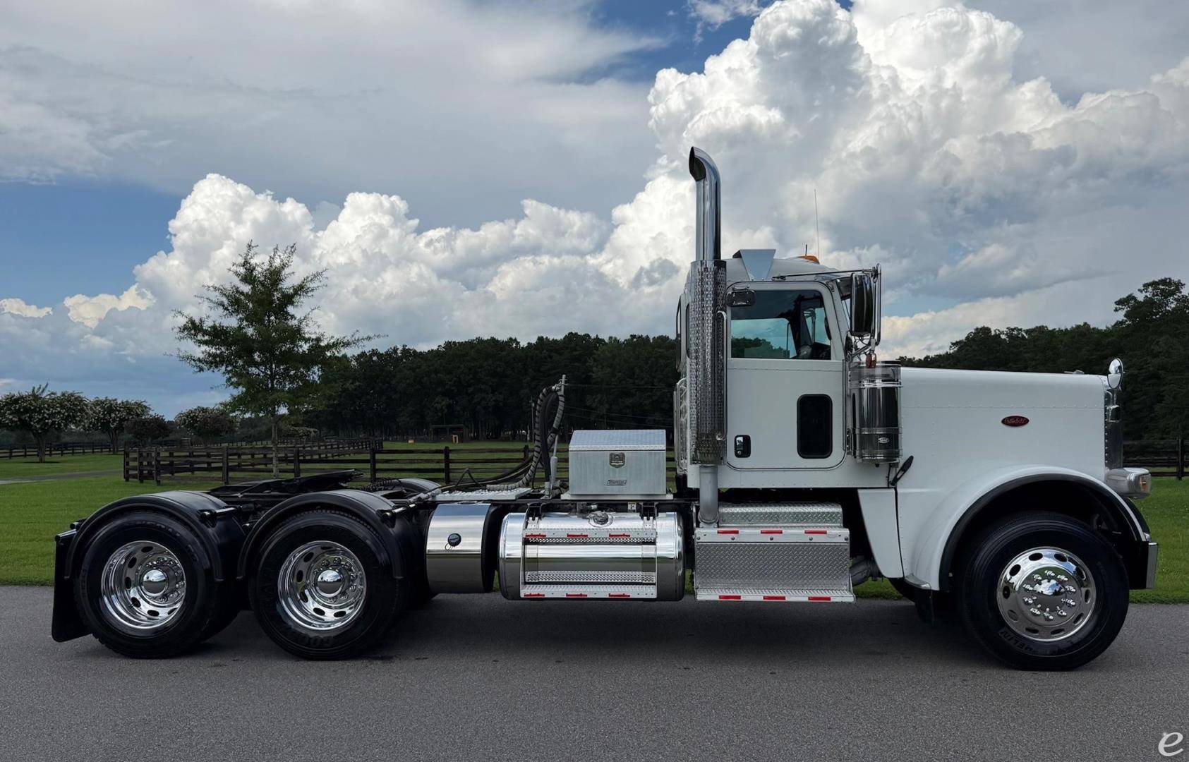 2017 Peterbilt 389