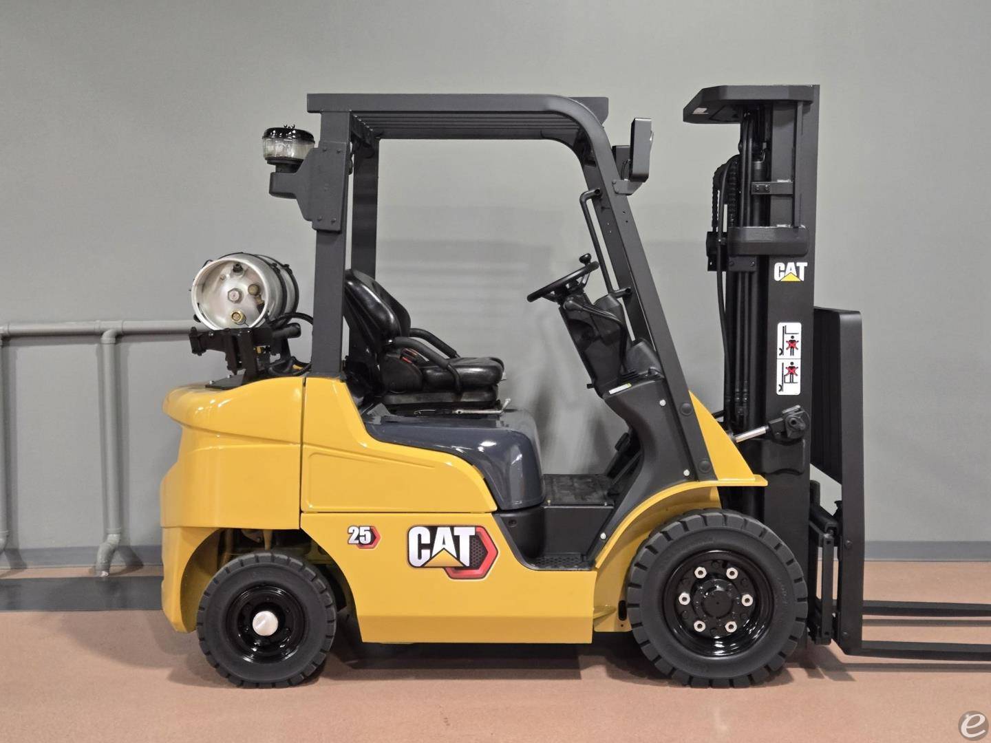 2020 Mitsubishi FG25N