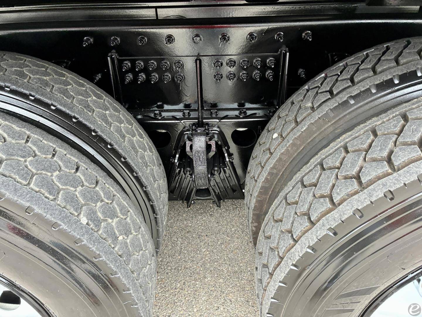 2025 Kenworth T880