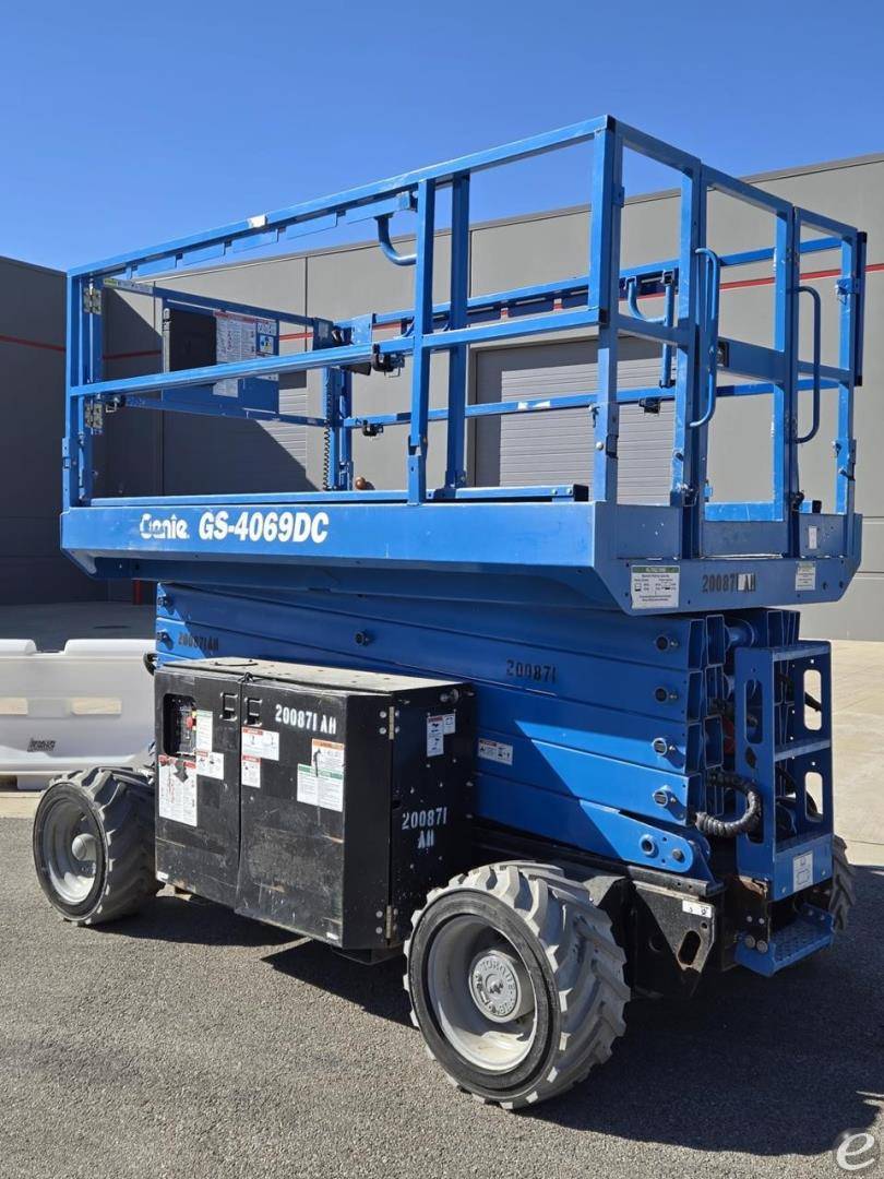 2017 Genie GS4069DC Electric Scissor Lift - 123Forklift
