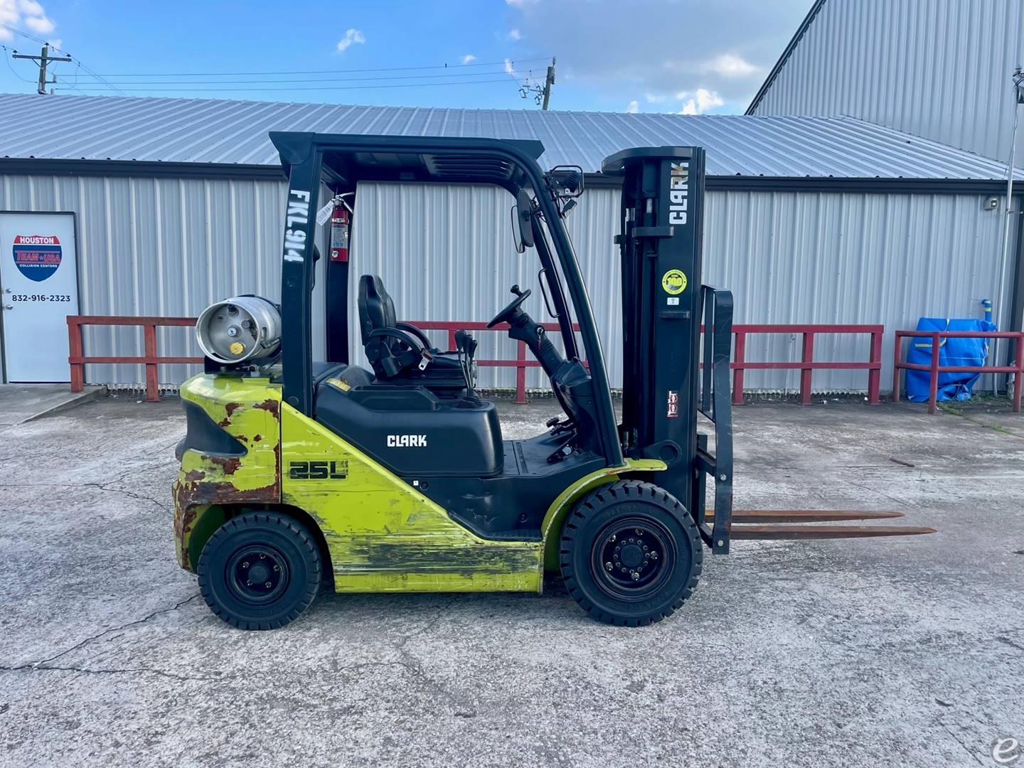 2018 LP Gas Clark S25L Pneumatic Tire 4 Wheel Sit Down