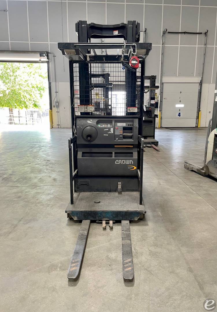 2012 Crown SP3520-30 Electric Order Picker - 123Forklift