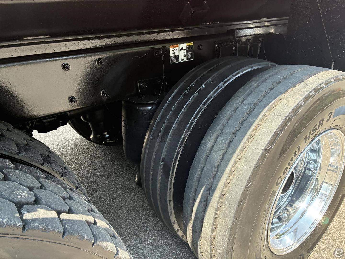 2025 Kenworth T880