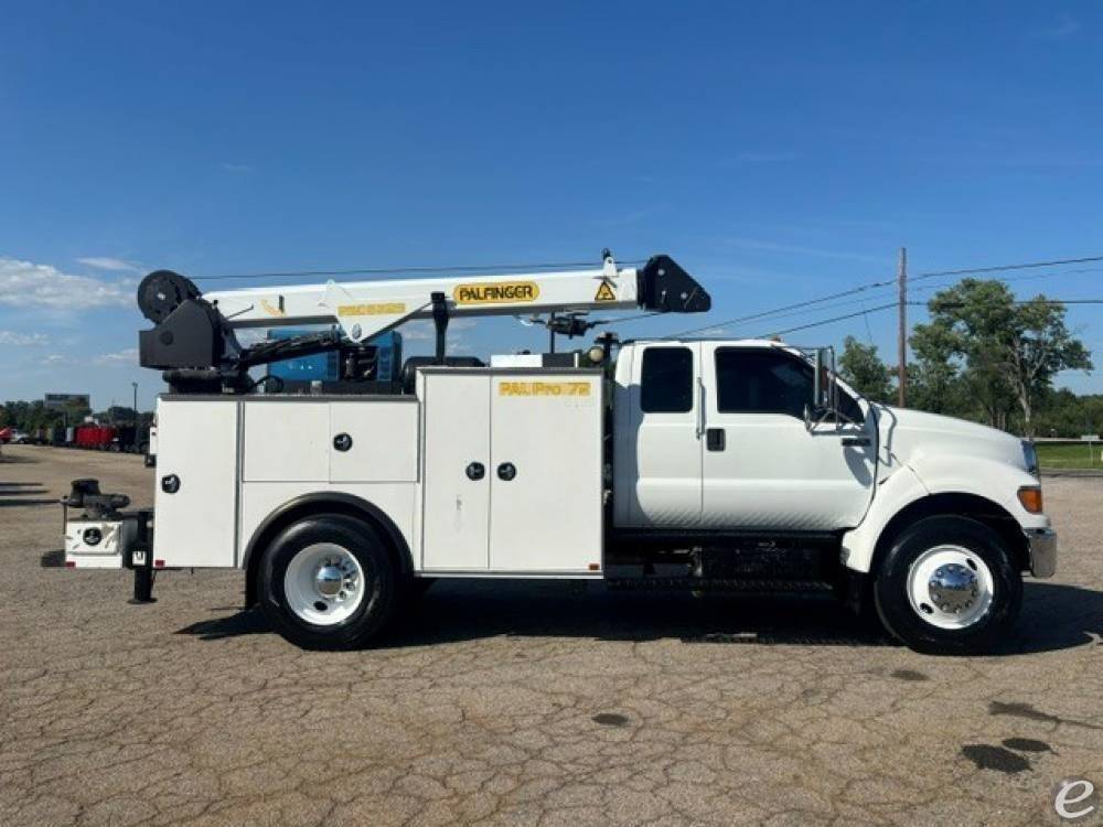 2015 Ford F750 XLT SD
