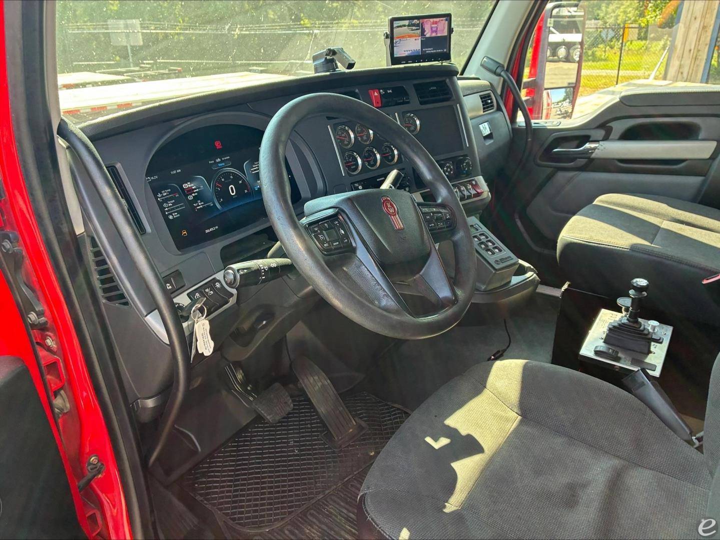 2023 Kenworth T880