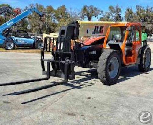 2019 JLG 742