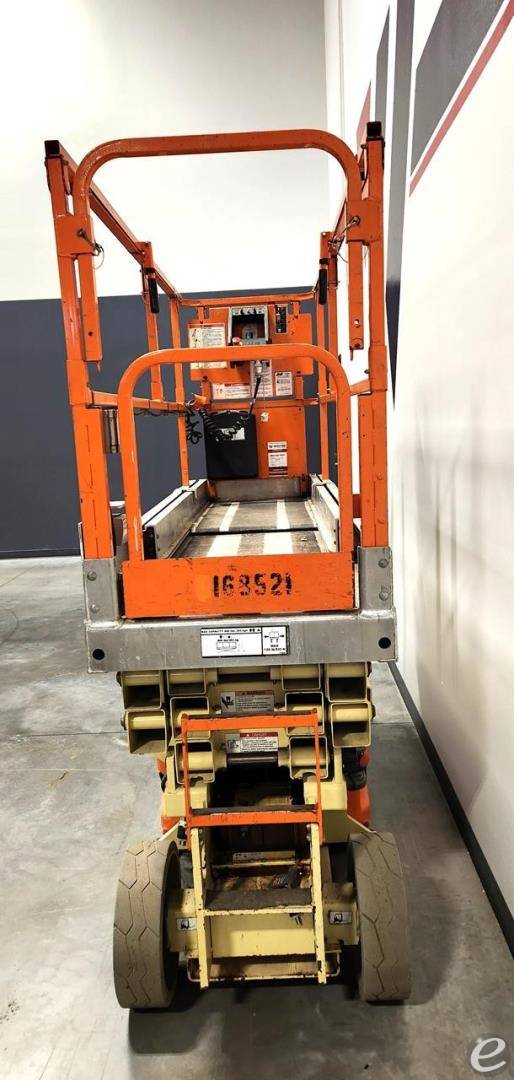 2013 JLG 2030ES
