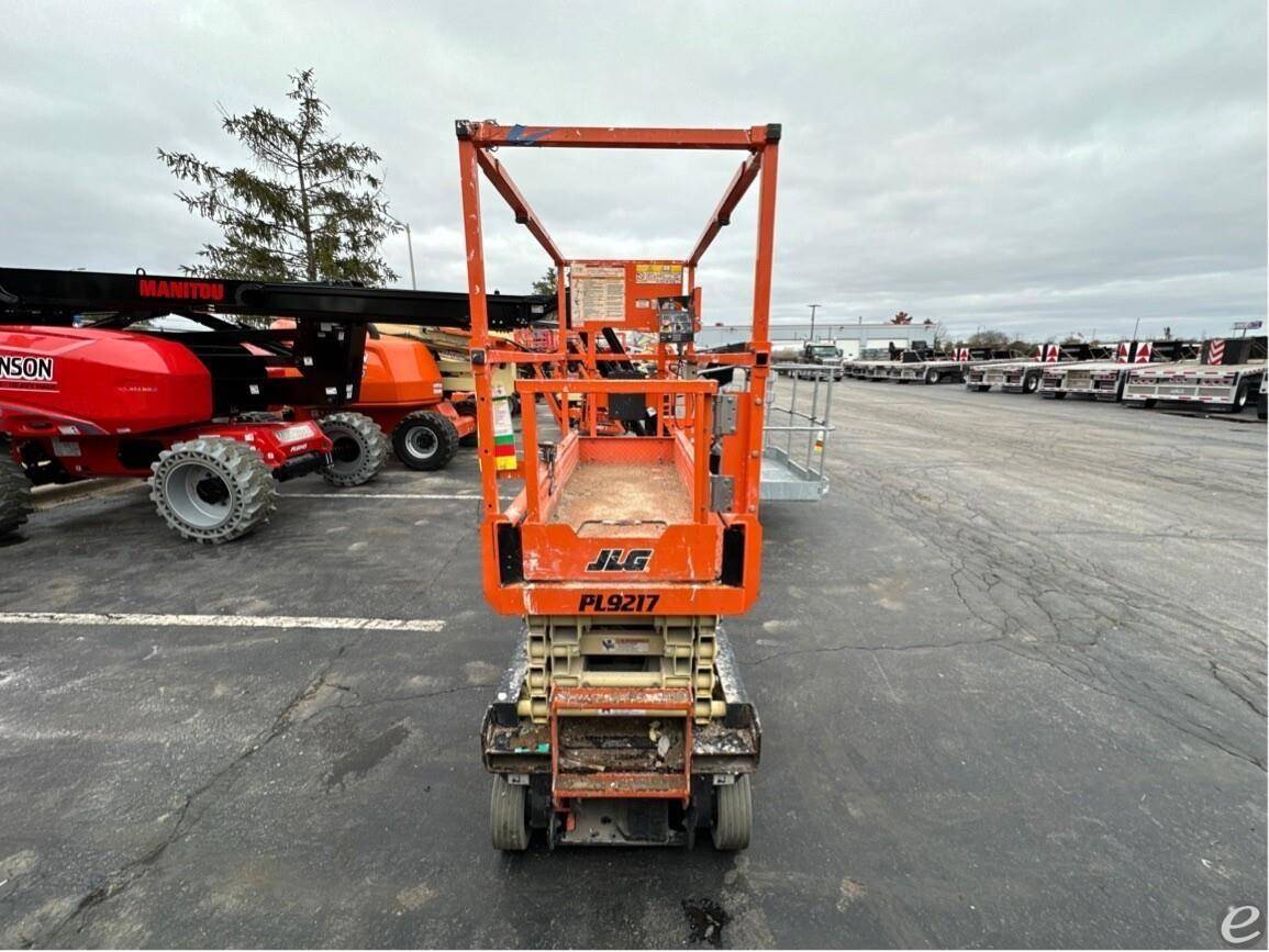 2019 JLG R1932i