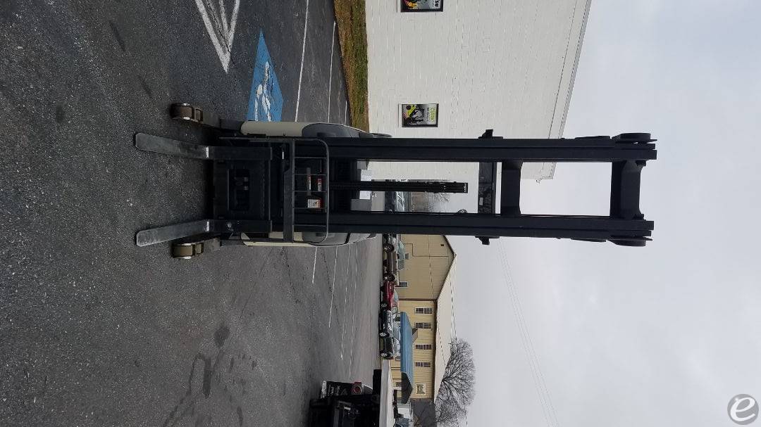 2006 Crown RR5225-45 Electric Reach Truck - 123Forklift