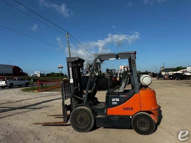 2010 Doosan G25E-5