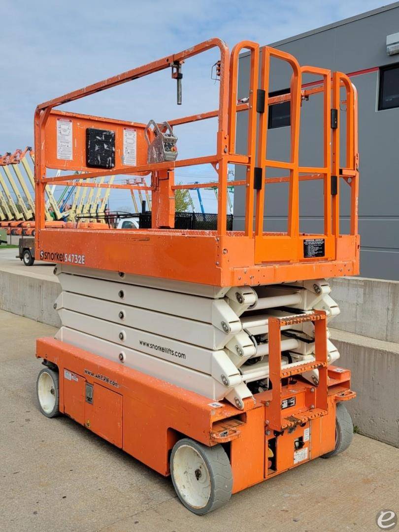 2017 Snorkel S4732E Electric Scissor Lift - 123Forklift