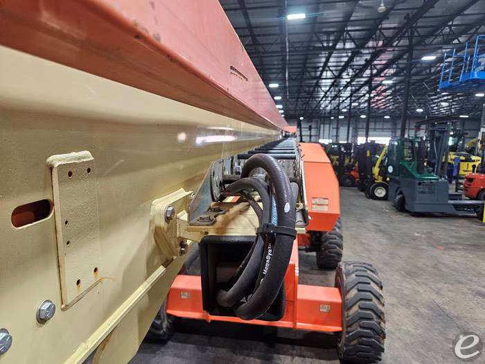 2017 JLG 660SJ