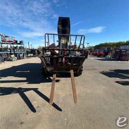 2018 JLG 1055
