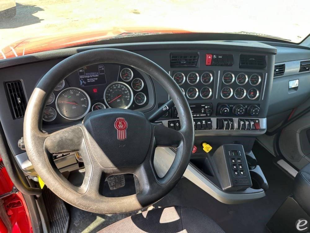 2022 Kenworth T880