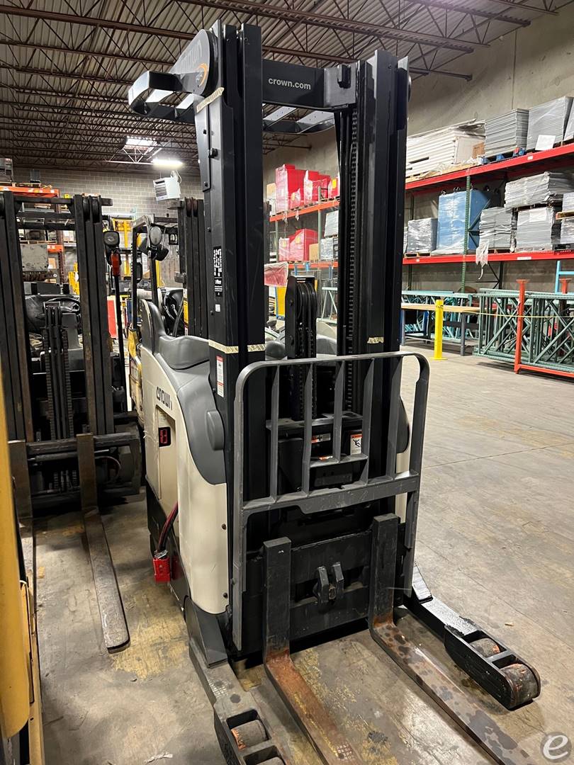2004 Crown RR5210-40 Electric Reach Truck - 123Forklift