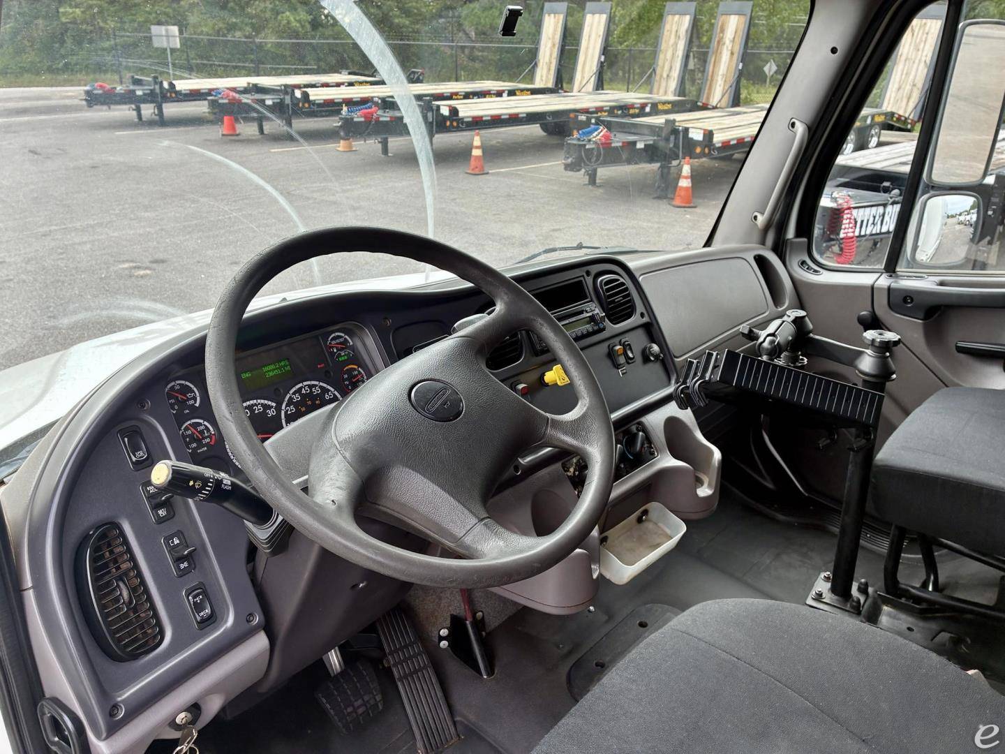 2016 Freightliner BUSINESS CLASS M2 106