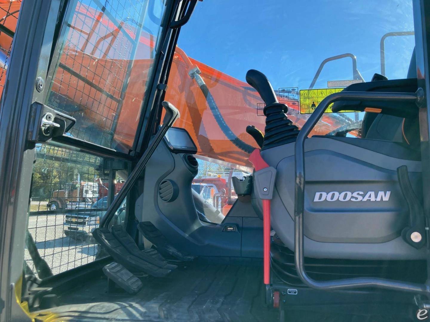 2022 Doosan DX225 LC-7