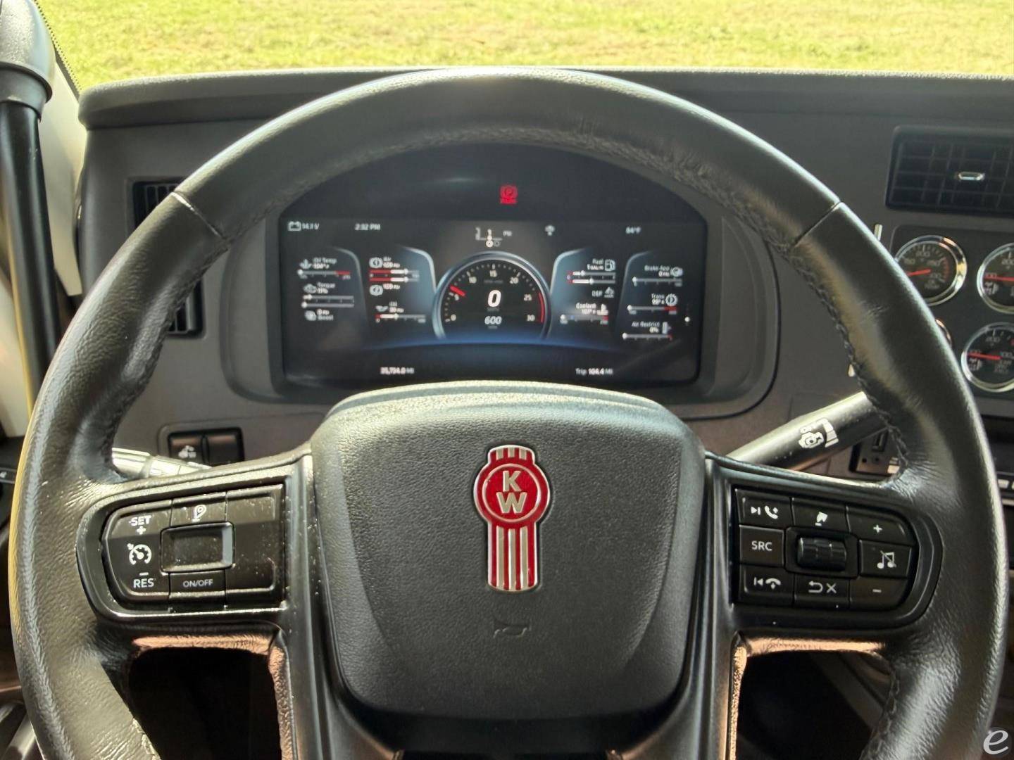 2025 Kenworth T880