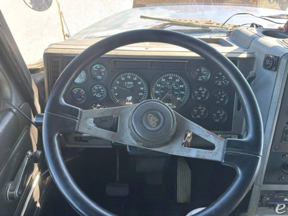 1999 Mack CH613
