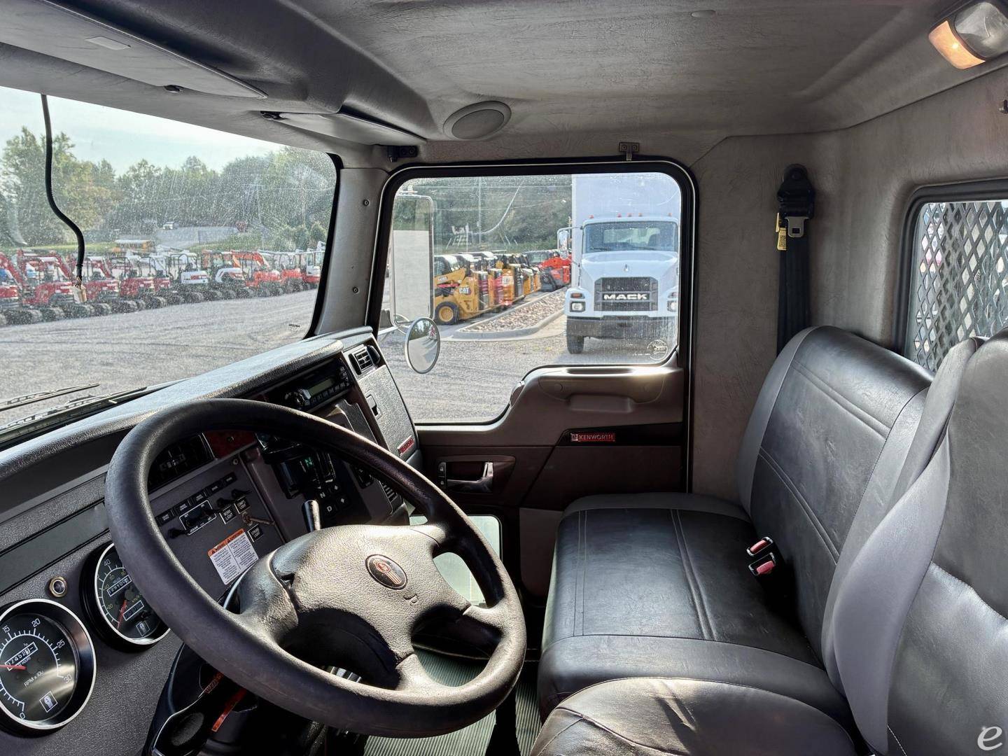 2010 Kenworth T370