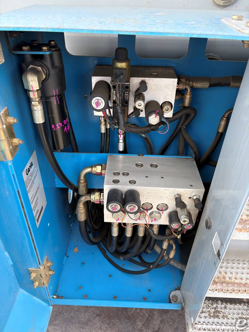 2003 Genie GS4390