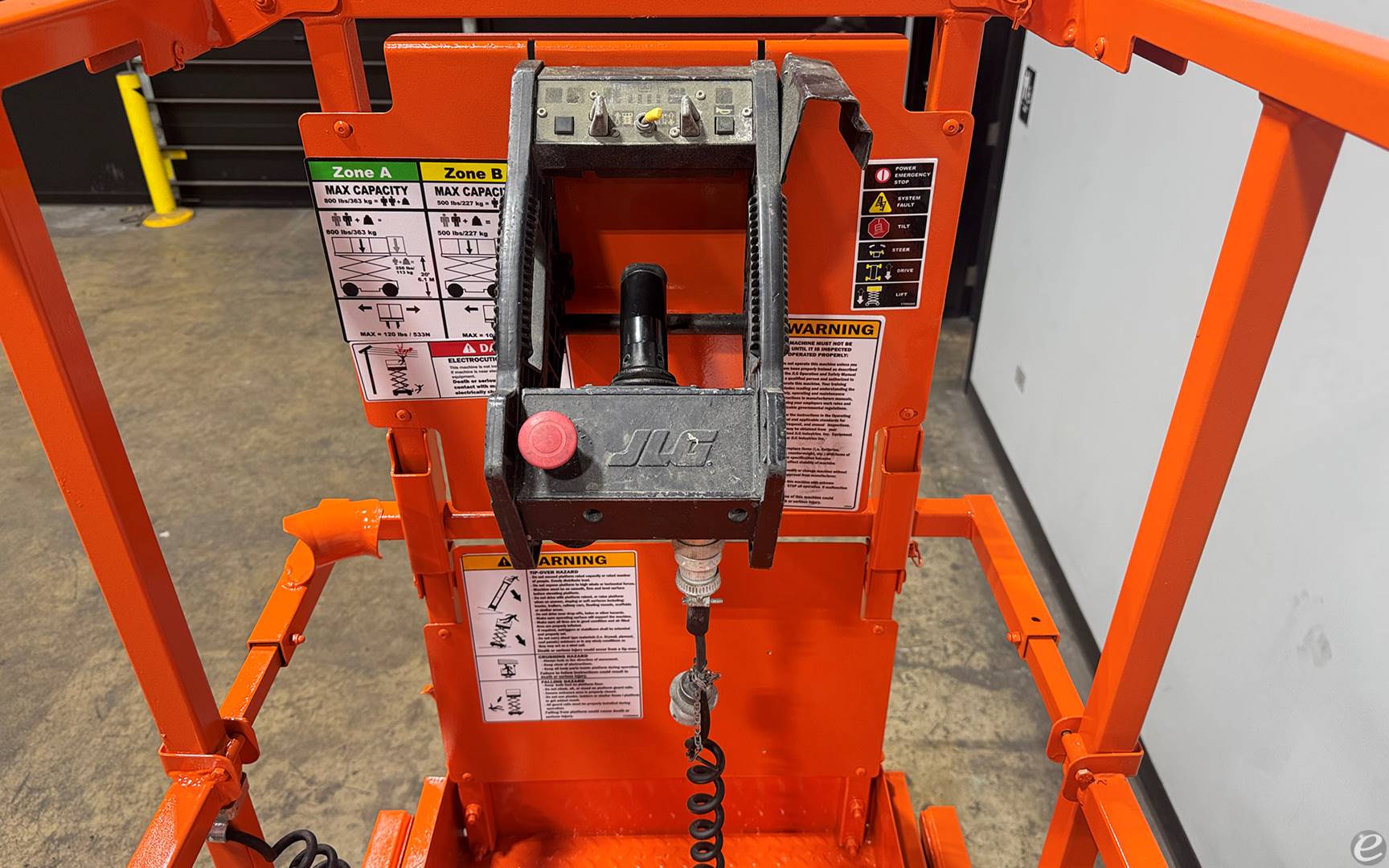2017 JLG 2632ES