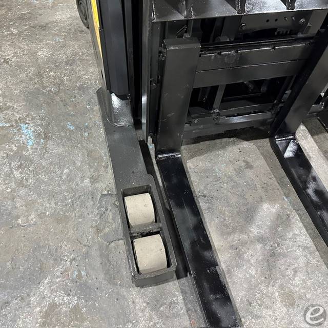 2021 Yale NR040DC