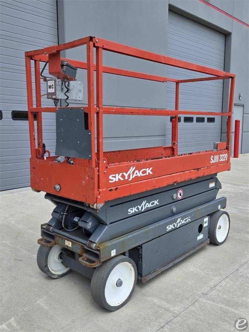 2018 Skyjack SJIII3220 Electric Scissor Lift - 123Forklift