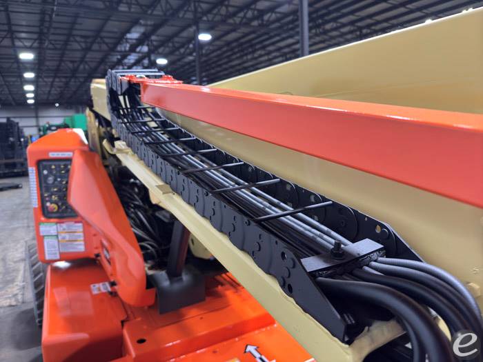 2013 JLG E450AJ