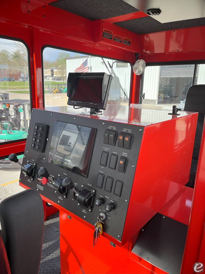 2025 Shuttlewagon SWX525