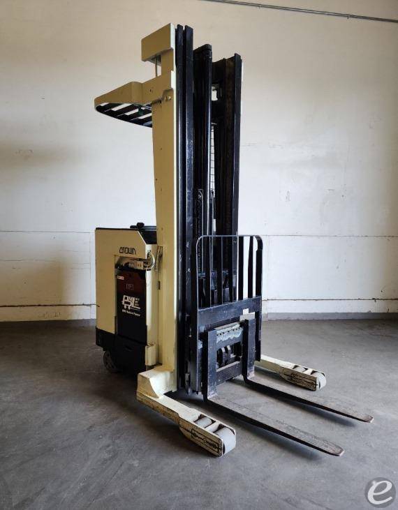 1993 Crown RR3020-35 Electric Reach Truck - 123Forklift