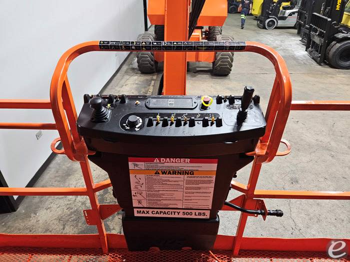2012 JLG 800A