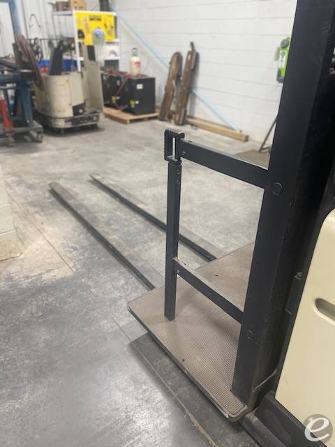 2002 Crown SP3010-30