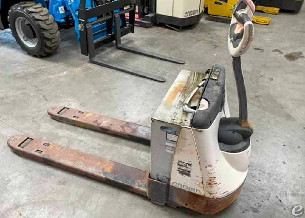  Crown WP2340-45 Electric Forklift - 123Forklift