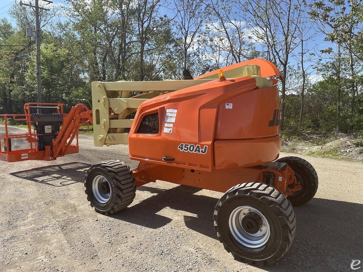 2017 JLG 450AJ
